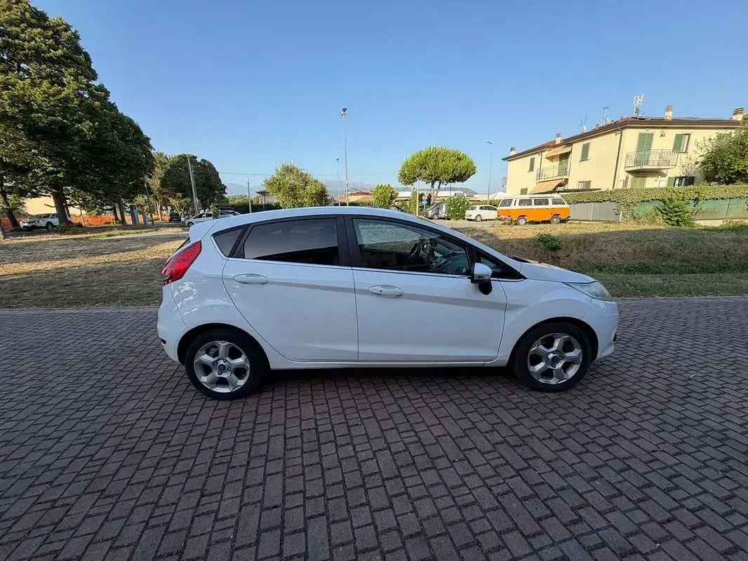 Usata Ford Fiesta Business Edition 97 CV (71 kW) 2011 Berlina