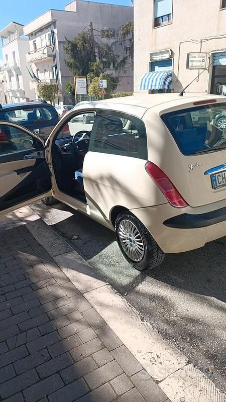 Usata Lancia Ypsilon 2004 Bianco Utilitaria