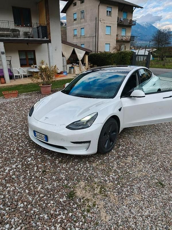 Usata Tesla Model 3 235 kW (320 CV) 2022 Bianco Berlina