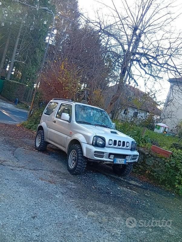 Usata Suzuki Jimny 86 CV (63 kW) 2011 Grigio SUV