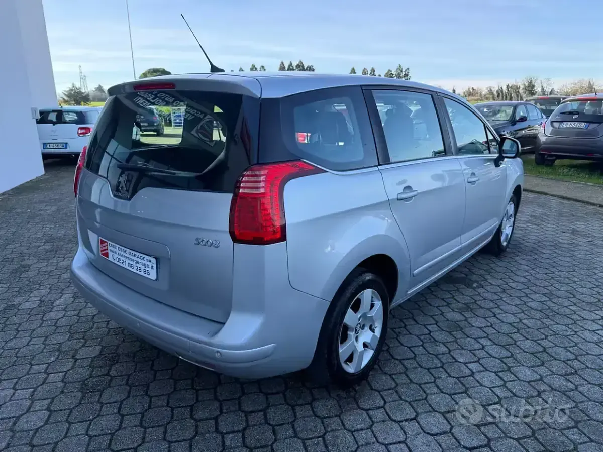 Usata Peugeot 5008 Active 115 CV (84 kW) 2015 Grigio Monovolume