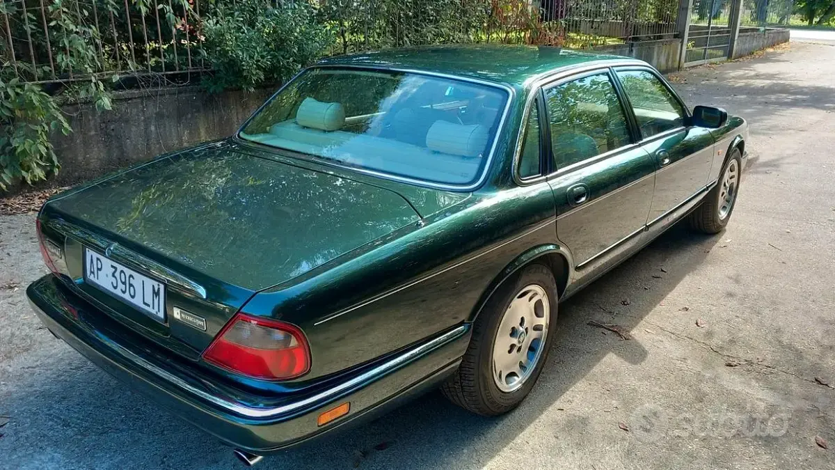 Usata Jaguar X300 211 CV (155 kW) 1997 Verde Berlina