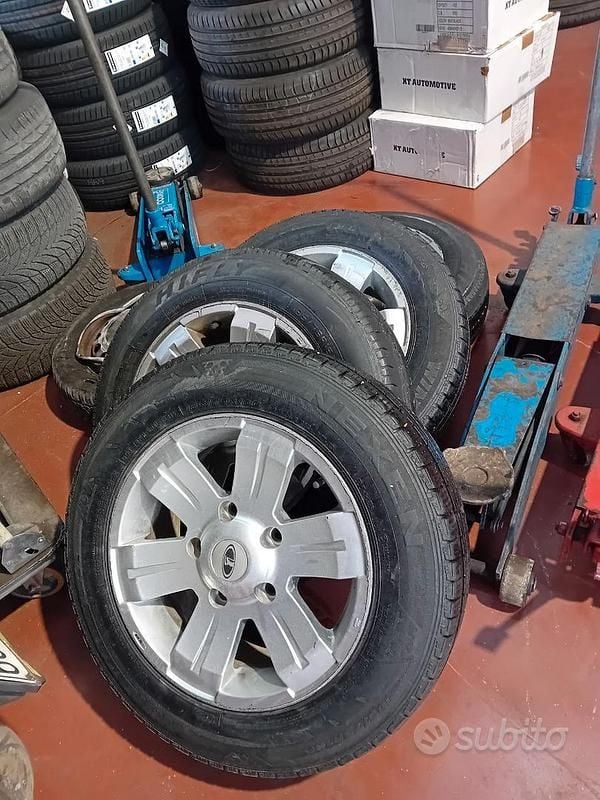 Usata Lada niva 81 CV (59 kW) 2010 Verde SUV