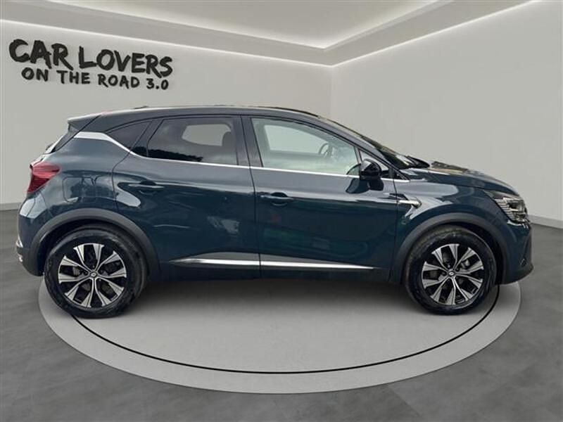 Usata Renault Captur Techno 145 CV (106 kW) 2023 Blu scuro SUV