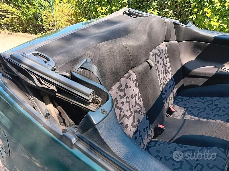 Usata VW Golf Cabriolet Trendline 101 CV (74 kW) 1998 Verde Cabrio