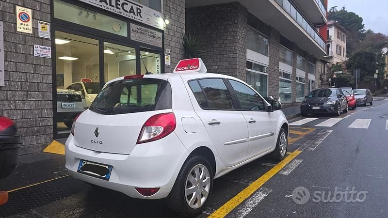 Usata Renault Clio II Luxe 100 CV (73 kW) 2010 Bianco Utilitaria