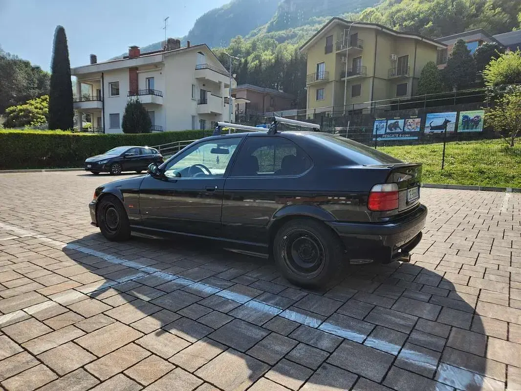 Usata BMW 318 M Sport 140 CV (102 kW) 1998 Nero Coupé