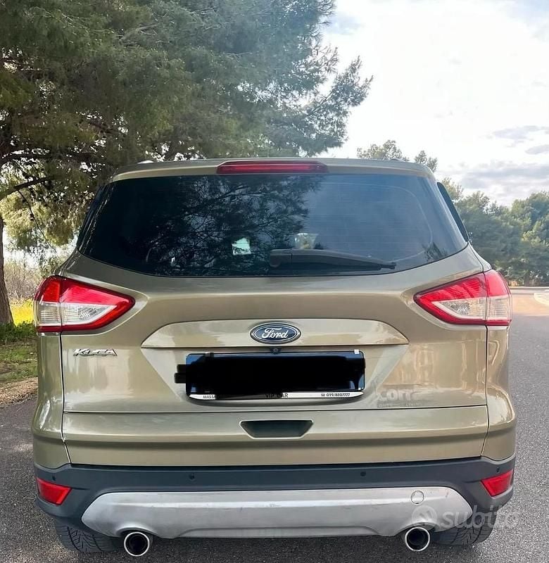 Usata Ford Kuga Titanium 150 CV (110 kW) 2015 Verde SUV