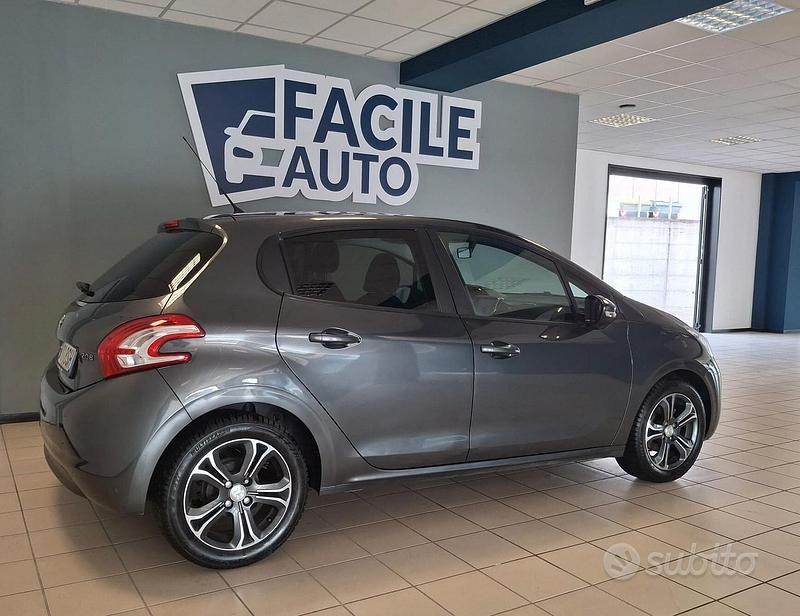 Usata Peugeot 208 Allure 82 CV (60 kW) 2014 Grigio Utilitaria