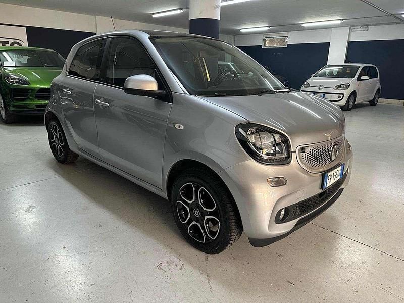 Usata Smart ForFour Superpassion 71 CV (52 kW) 2018 Argento Utilitaria