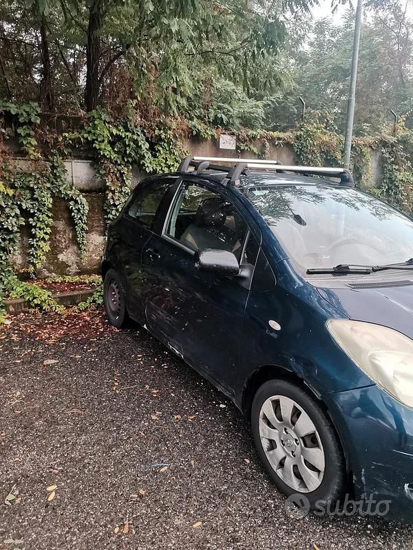 Usata Toyota Yaris 90 CV (66 kW) 2006 Blu Utilitaria