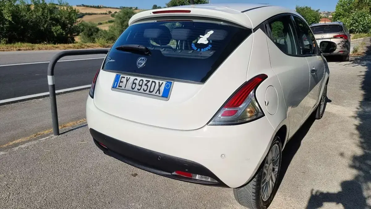 Usata Lancia Ypsilon Gold 95 CV (69 kW) 2015 Utilitaria