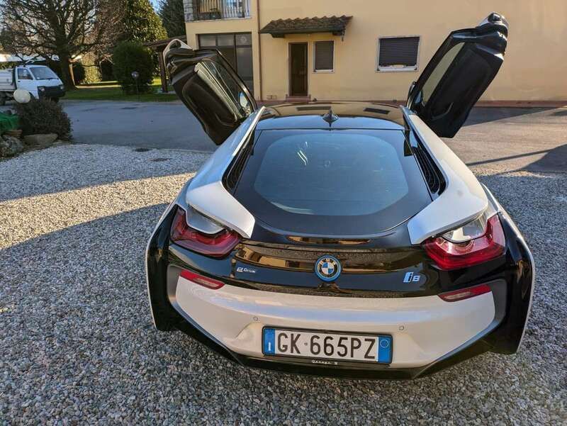 Usata BMW i8 231 CV (169 kW) 2017 Bianco Coupé