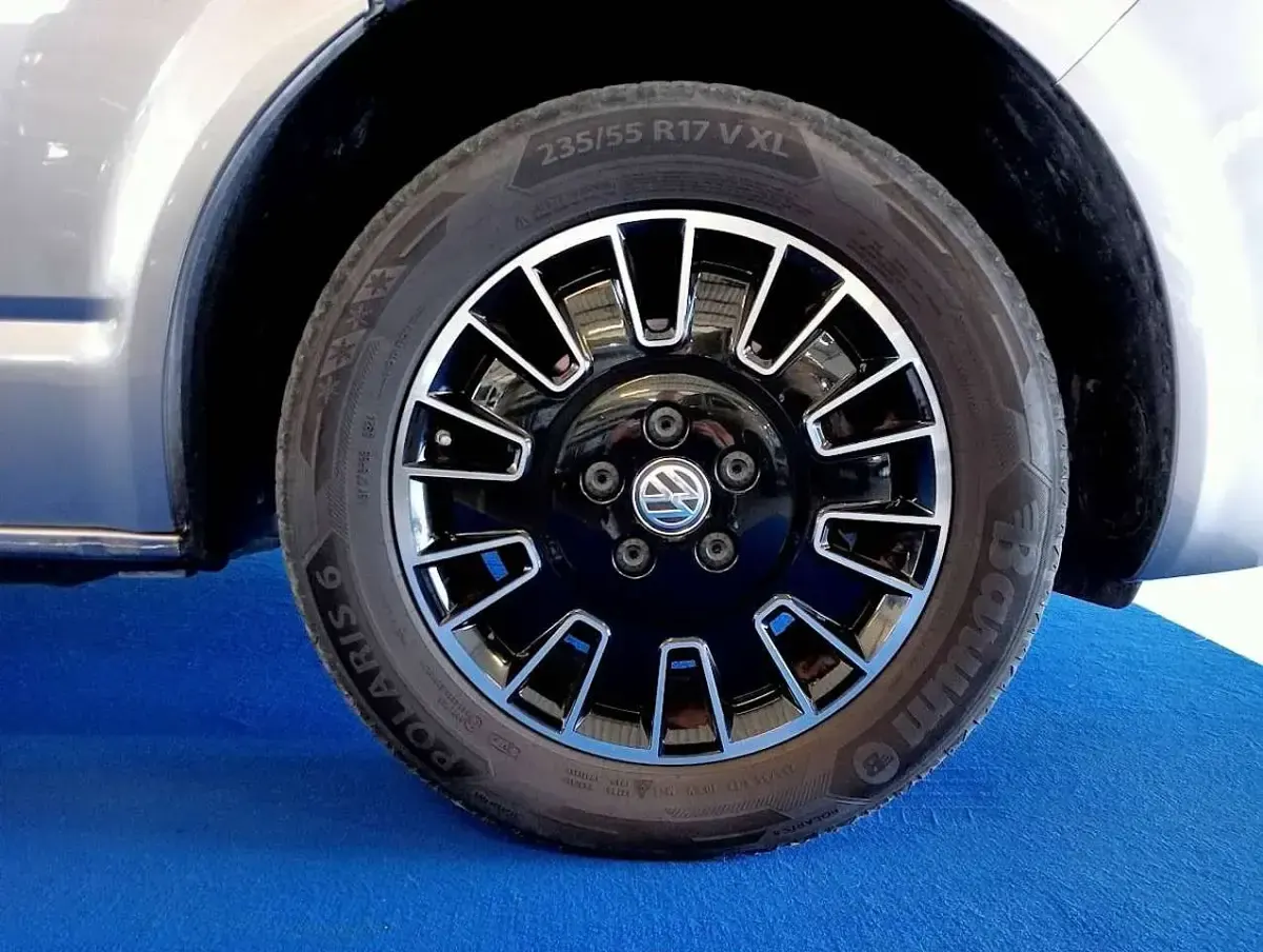Usata VW Multivan 150 CV (110 kW) 2022 Grigio mojave met Monovolume