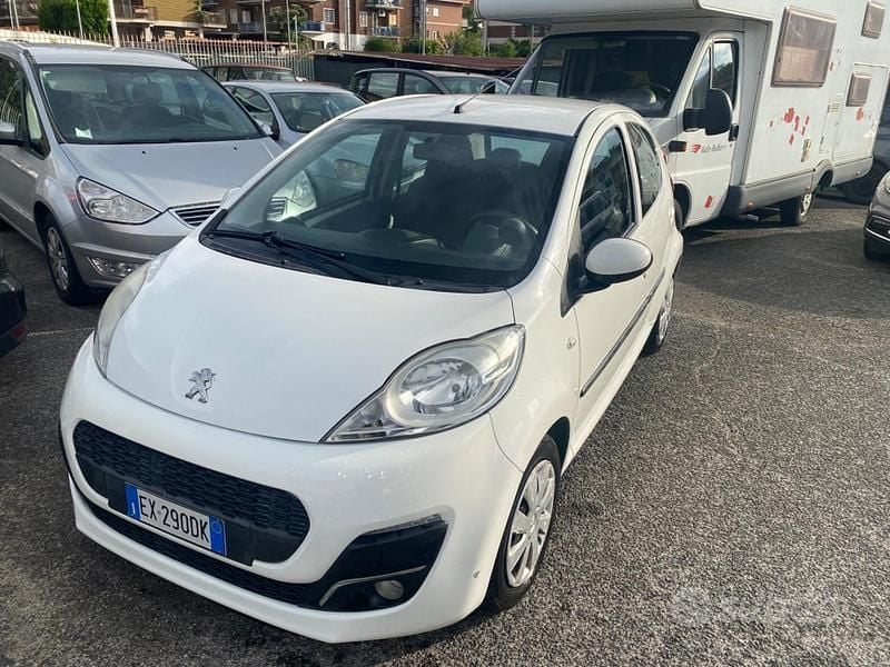 Usata Peugeot 107 Active 68 CV (50 kW) 2014 Bianco Utilitaria