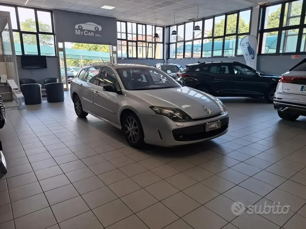 Usata Renault Laguna III 150 CV (110 kW) 2010 Grigio Berlina