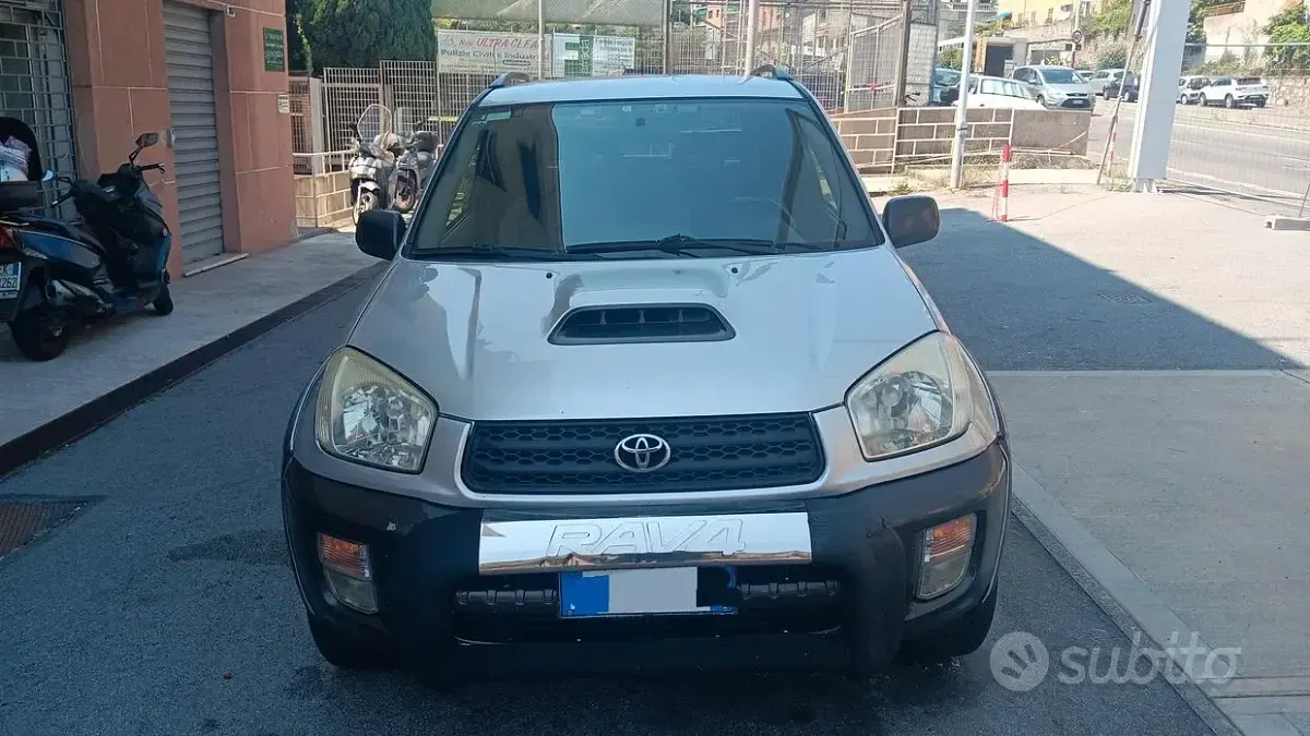 Usata Toyota RAV4 116 CV (85 kW) 2003 Grigio SUV