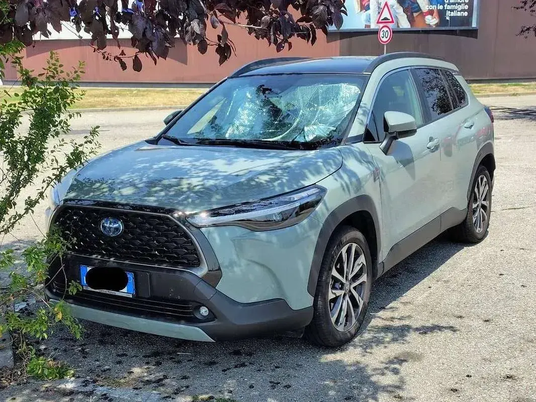 Usata Toyota Corolla Cross Lounge 197 CV (144 kW) 2023 Verde SUV