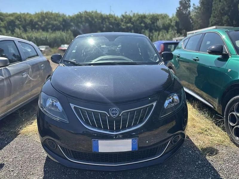 Usata Lancia Ypsilon S 70 CV (51 kW) 2024 Nero Utilitaria