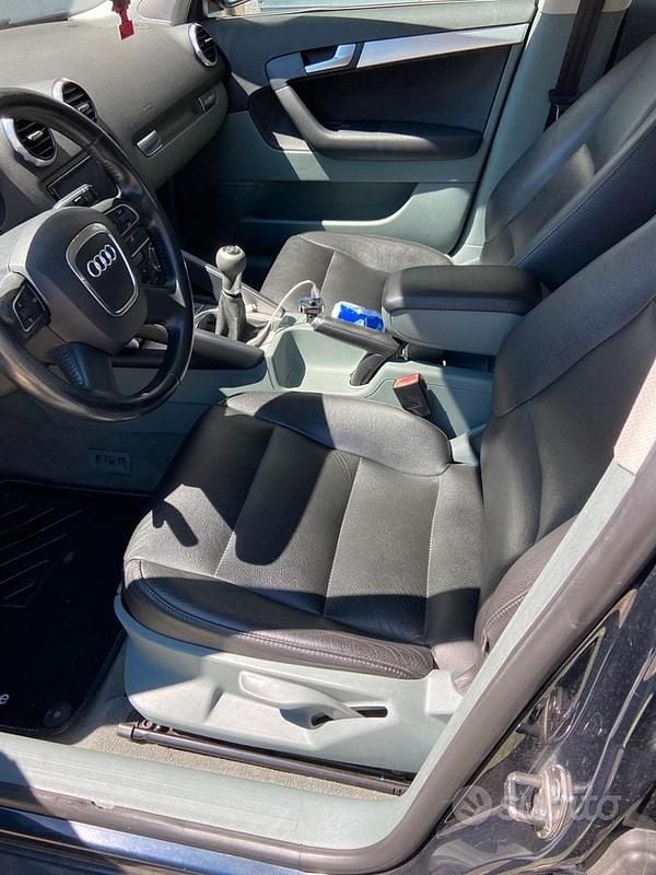Usata Audi A3 140 CV (102 kW) 2012 Blu Utilitaria