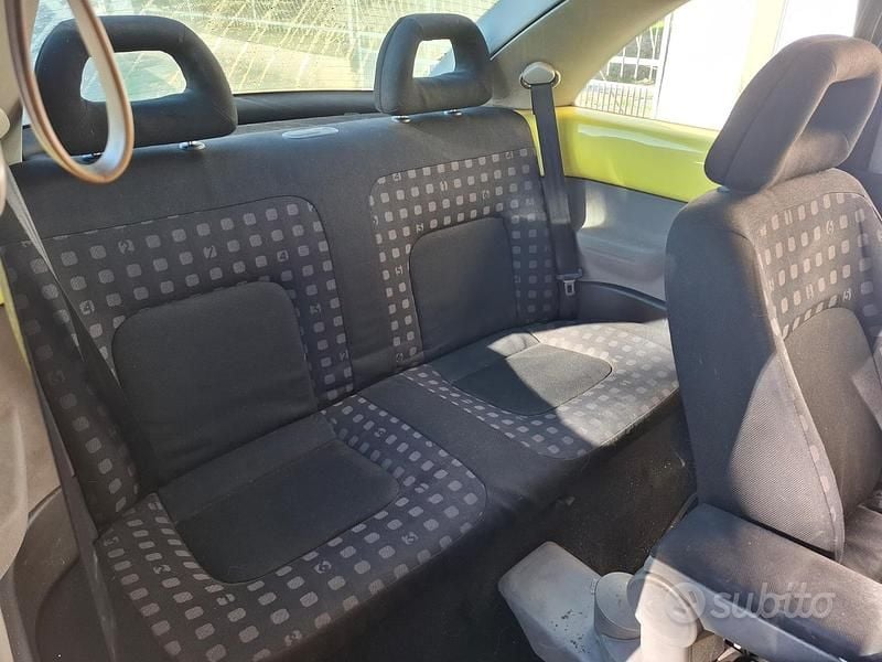 Begagnad VW New Beetle 90 HK (66 kW) 1999 Gul Halvkombi