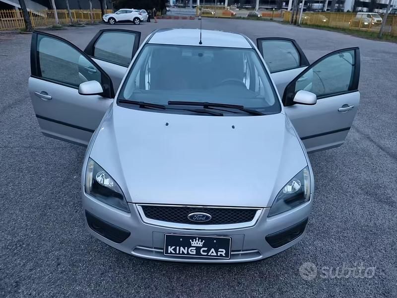 Usata Ford Focus 115 CV (84 kW) 2005 Grigio Berlina