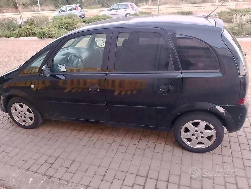Nero Usata 2007 Opel Meriva Monovolume | 700 € (Super prezzo) - Immagine 1/3