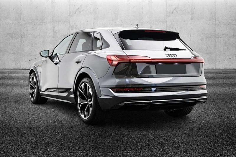 Usata Audi e-tron Business 225 kW (307 CV) 2022 Grigio SUV