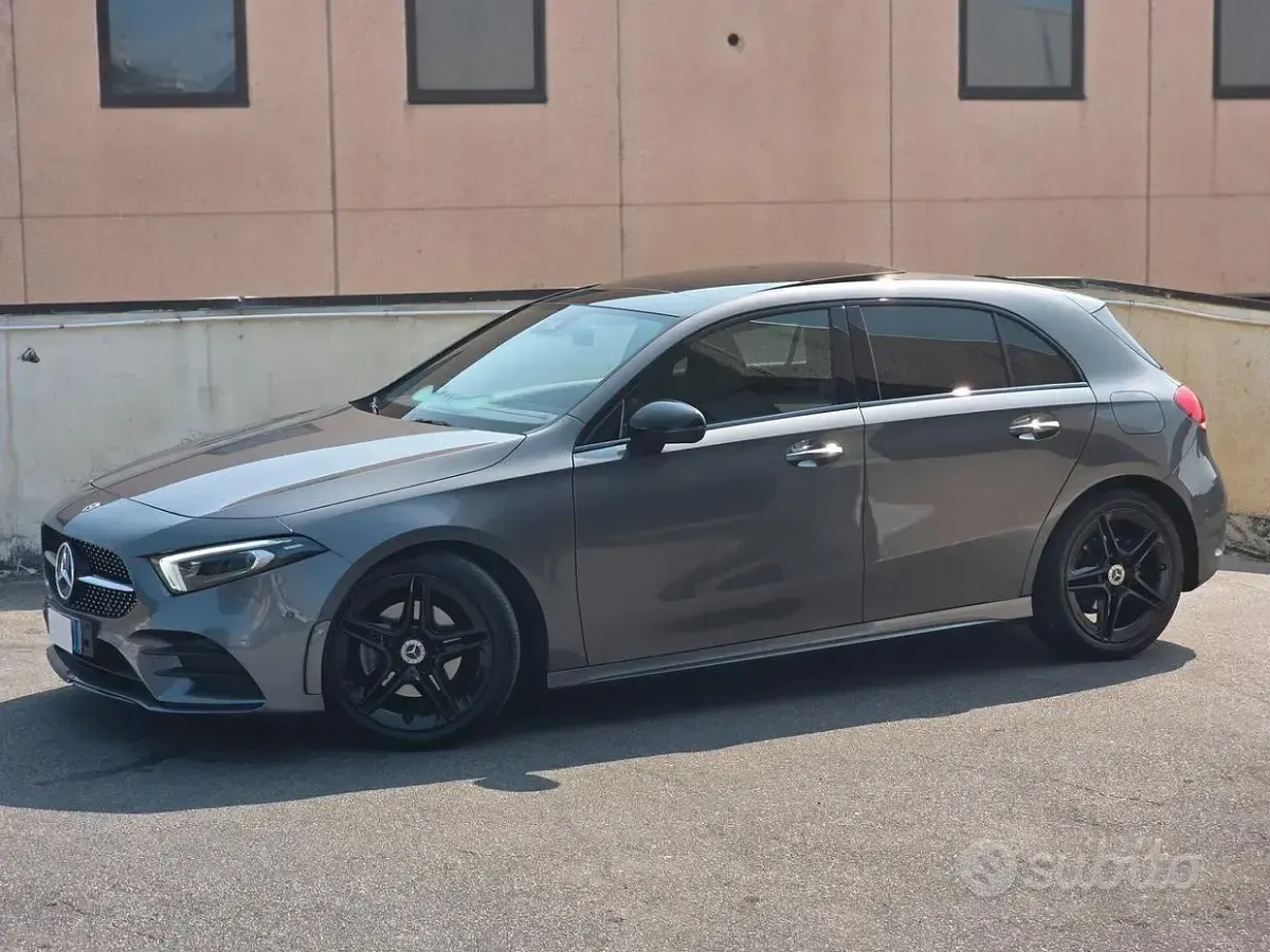 Usata Mercedes A180 AMG Line Premium 116 CV (85 kW) 2022 Grigio Berlina