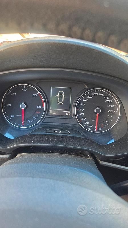 Usata Seat Leon Style 105 CV (77 kW) 2013 Nero Berlina