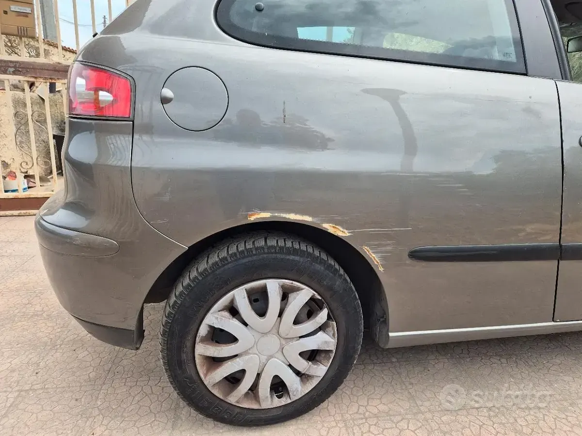 Usata Seat Ibiza 75 CV (55 kW) 2003 Grigio Utilitaria