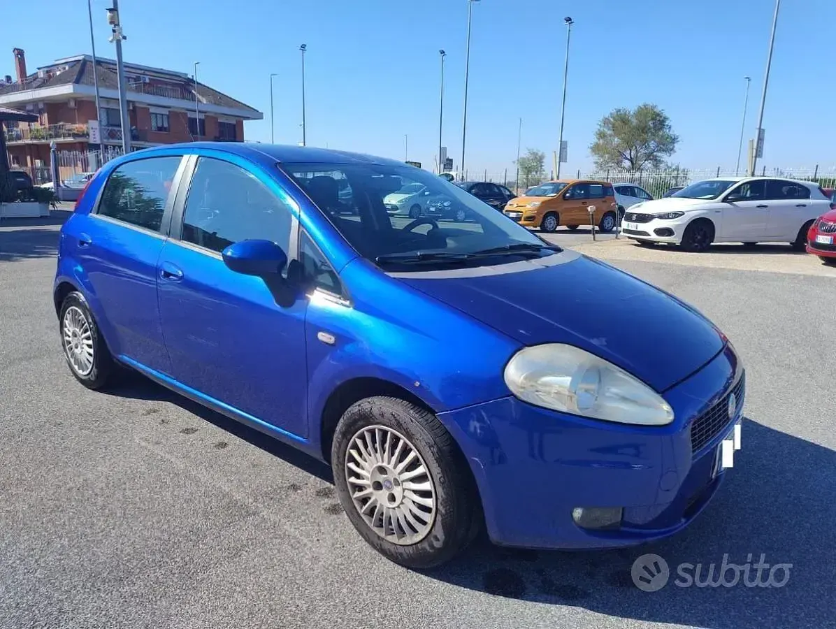Usata Fiat Grande Punto Dynamic 77 CV (56 kW) 2007 Bluazzurro Utilitaria