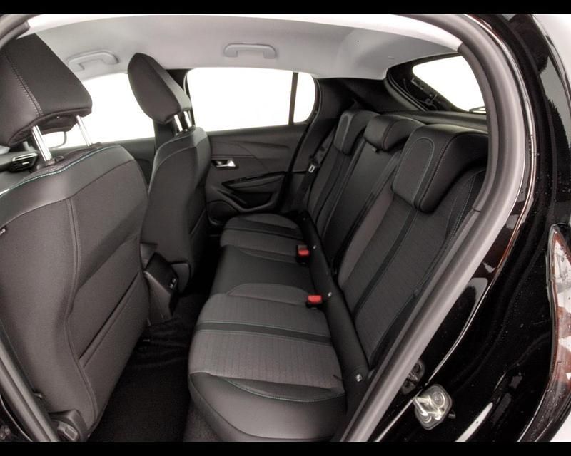 Usata Peugeot e-208 Allure 100 kW (136 CV) 2023 Nero Utilitaria