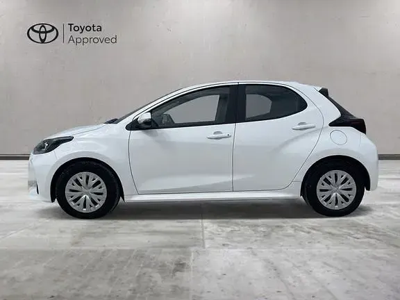 Usata Toyota Yaris Hybrid Active 116 CV (85 kW) 2022 Bianco Berlina