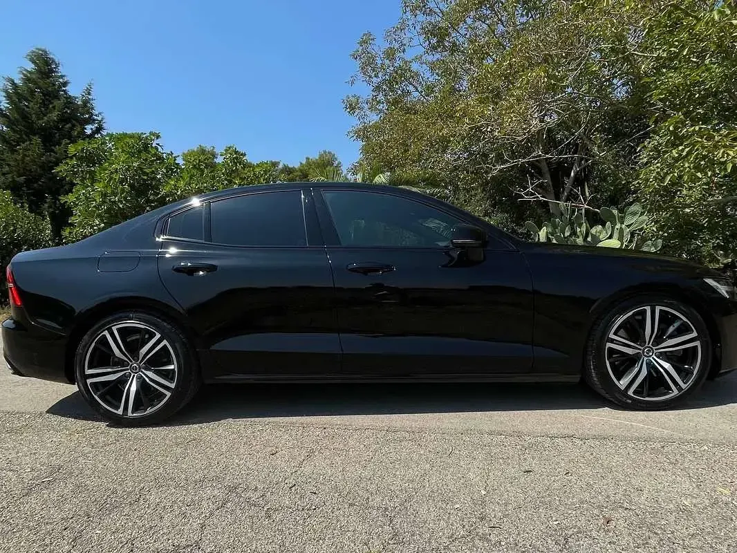 Usata Volvo S60 R-Design 241 CV (177 kW) 2020 Nero Berlina