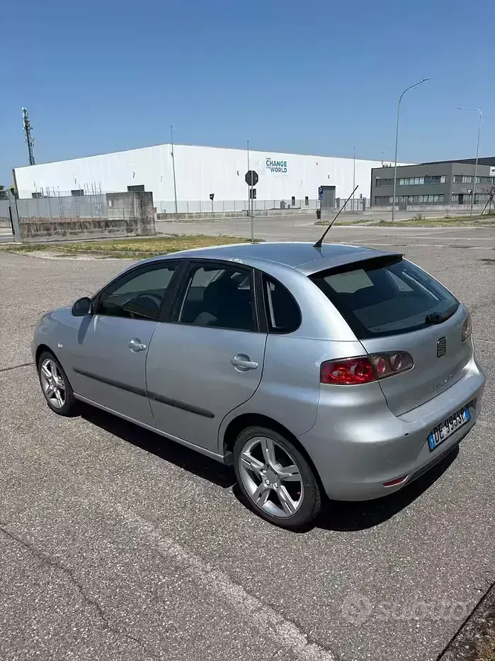 Usata Seat Ibiza 85 CV (62 kW) 2006 Grigio Utilitaria