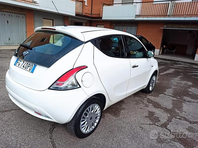 Usata Lancia Ypsilon S 86 CV (63 kW) 2017 Bianco Utilitaria