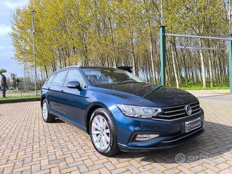 Usata VW Passat Business 120 CV (88 kW) 2020 Blu Station wagon