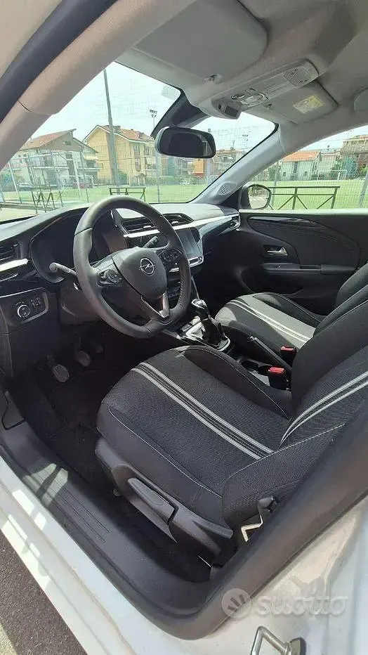 Usata Opel Corsa Design & Tech 75 CV (55 kW) 2023 Bianco Utilitaria