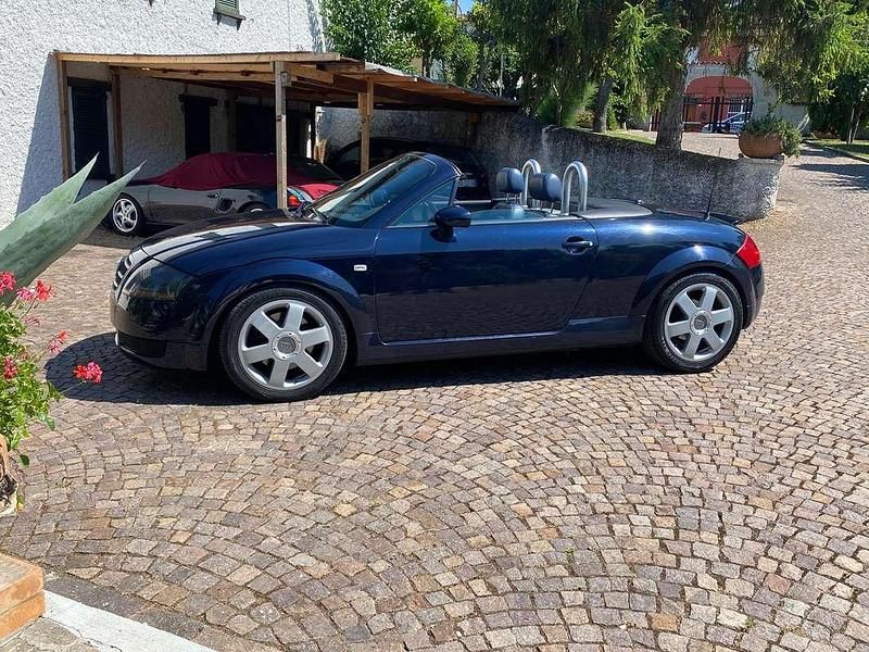 Usata Audi TT Roadster Ambiente 224 CV (164 kW) 2003 Blu/azzurro Cabrio