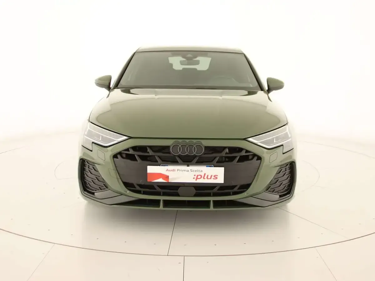 Usata Audi A3 S-Line 150 CV (110 kW) 2025 Verde distretto metallizzato Berlina