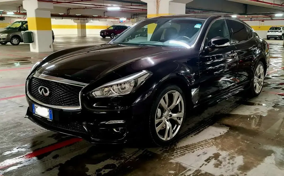 Usata Infiniti Q70 Premium 170 CV (125 kW) 2016 Nero Berlina