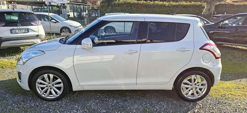 Bianco Usata 2014 Suzuki Swift Tre volumi | 6900 € (Buon prezzo) - Immagine 1/4