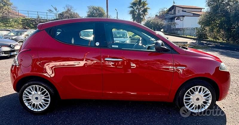 Usata Lancia Ypsilon Gold 69 CV (50 kW) 2017 Rosso Utilitaria