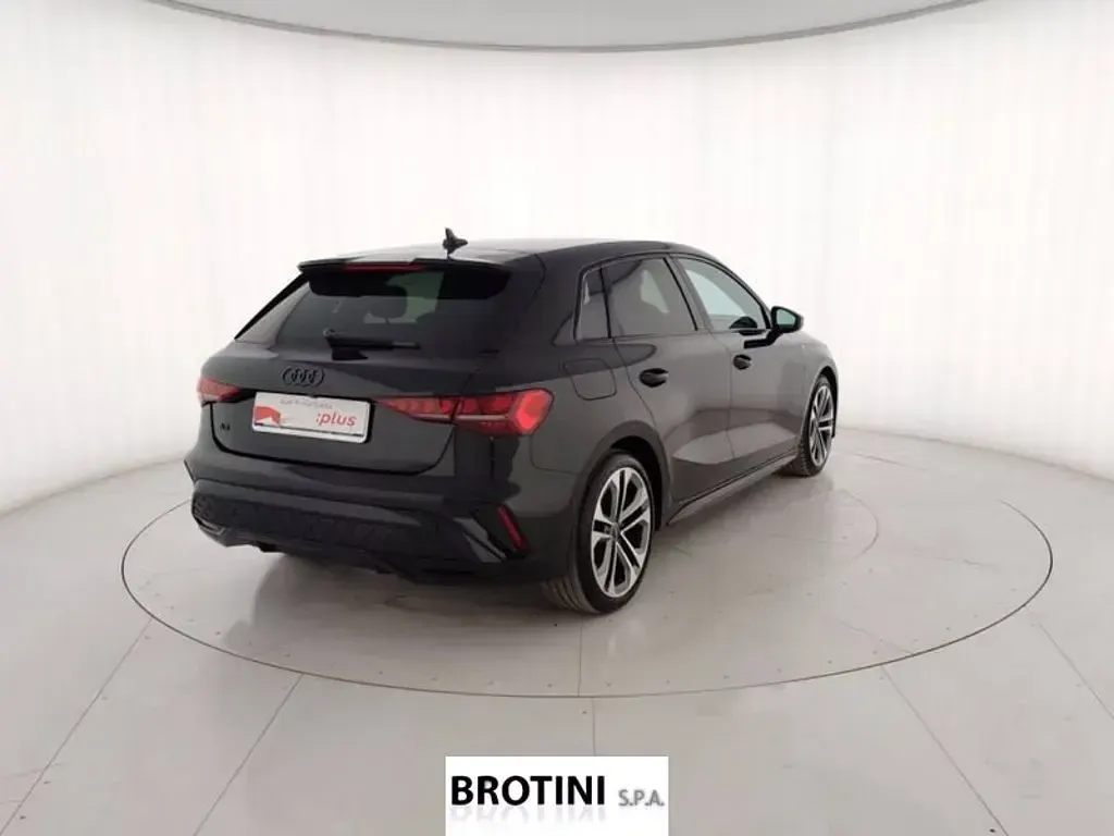 Usata Audi A3 S-Line 150 CV (110 kW) 2025 Nero metallizzato Berlina