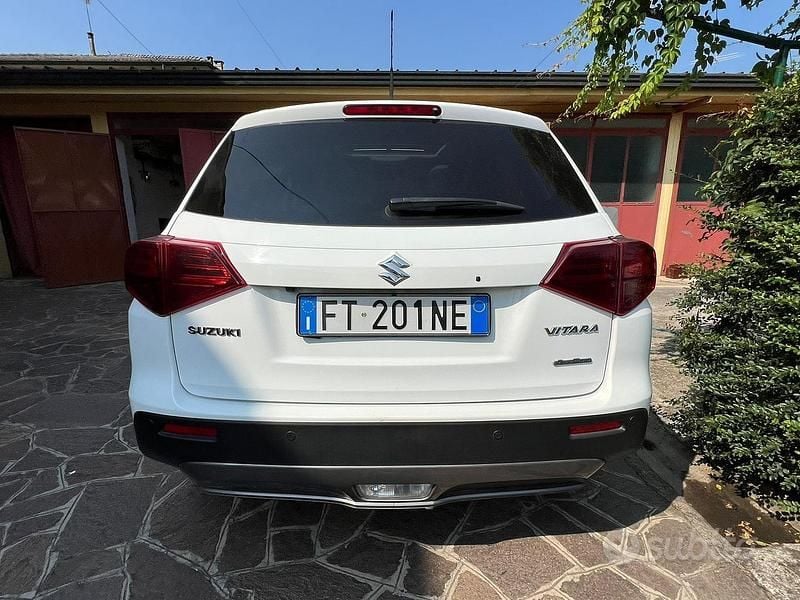Usata Suzuki Vitara 140 CV (102 kW) 2019 Bianco SUV
