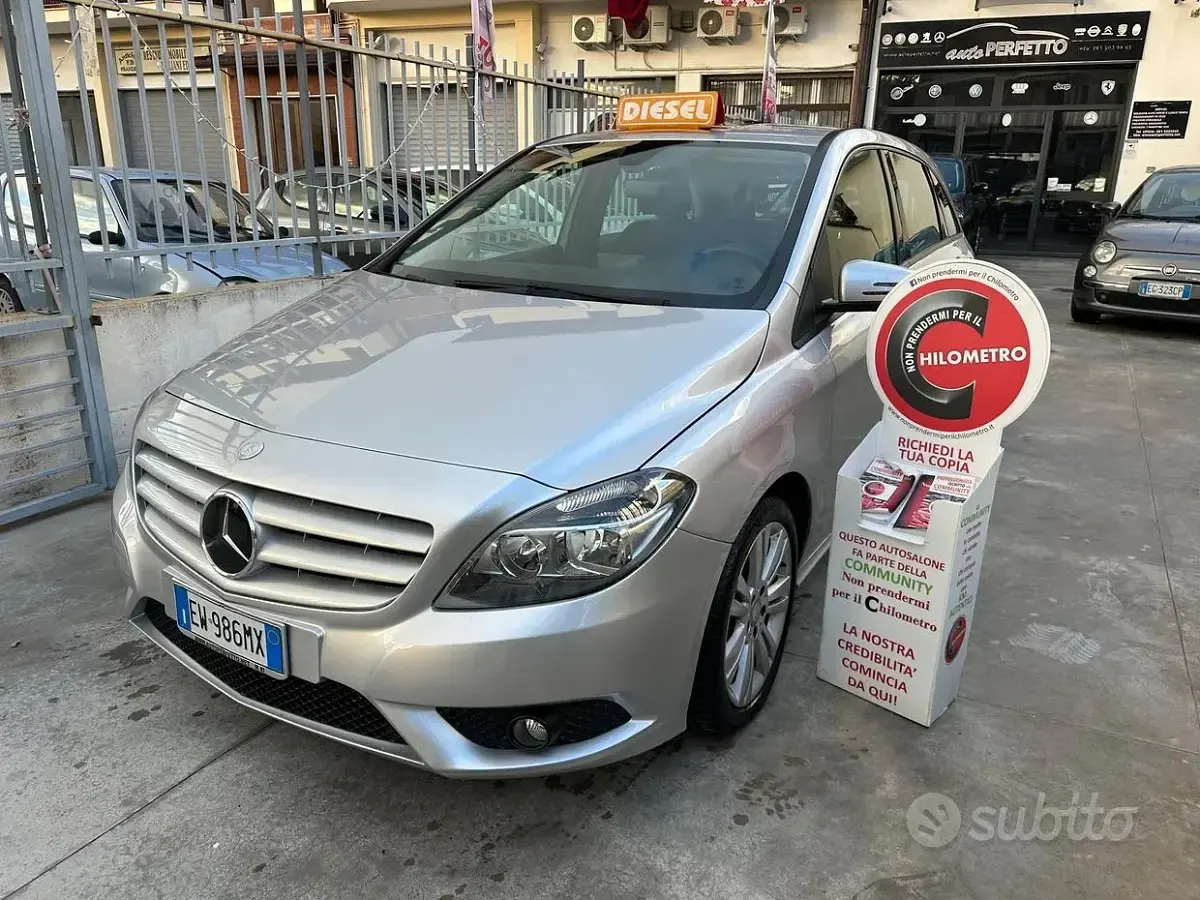 Usata Mercedes B180 Executive 109 CV (80 kW) 2014 Grigio Utilitaria