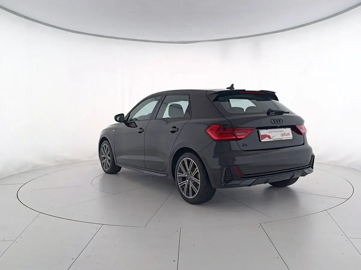 Usata Audi A1 Sportback S-Line 110 CV (80 kW) 2023 Nero mito metallizzato Utilitaria