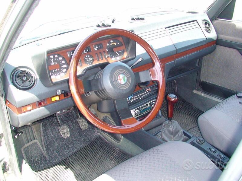Usato 1982 Alfa Romeo Alfetta 2.0 Benzin 130 CV (10.000 €)