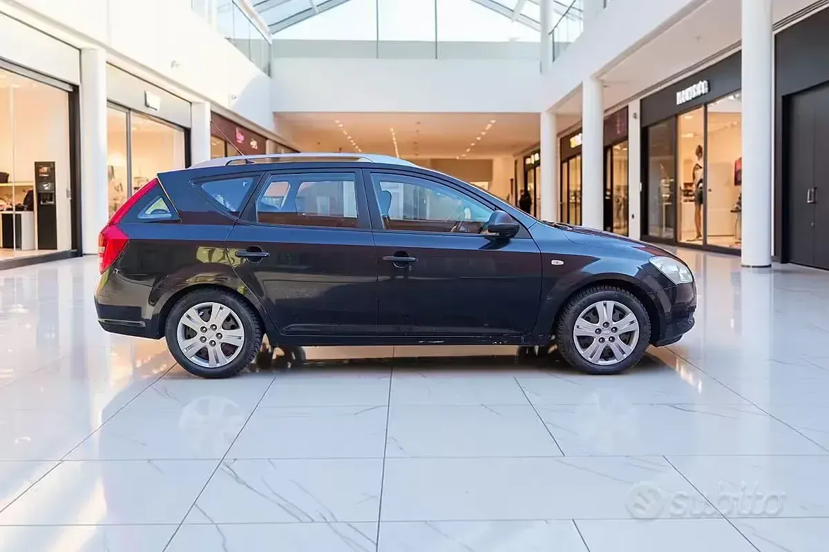 Usata Kia Ceed EX 125 CV (91 kW) 2010 Nero Utilitaria